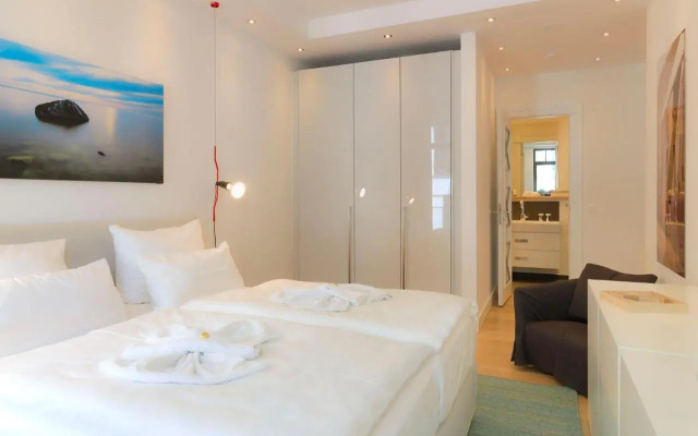 Waterview Cloud - a16737