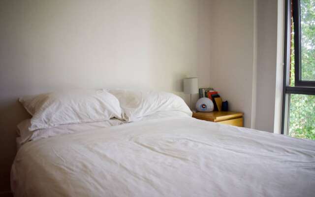 1 Bedroom Clapton Flat With Balcony