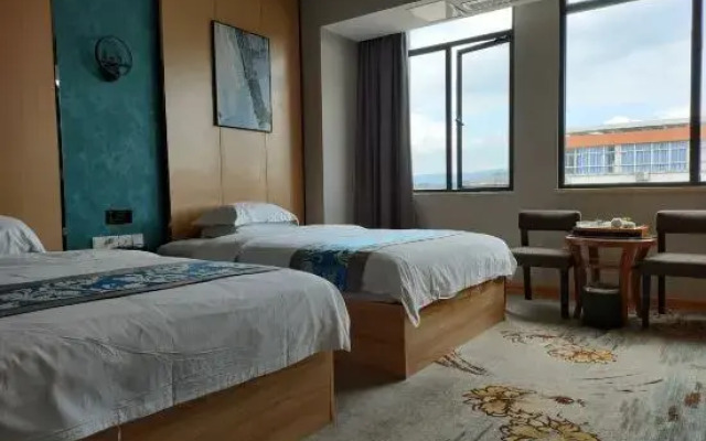 Fenghuang Huating Hostel