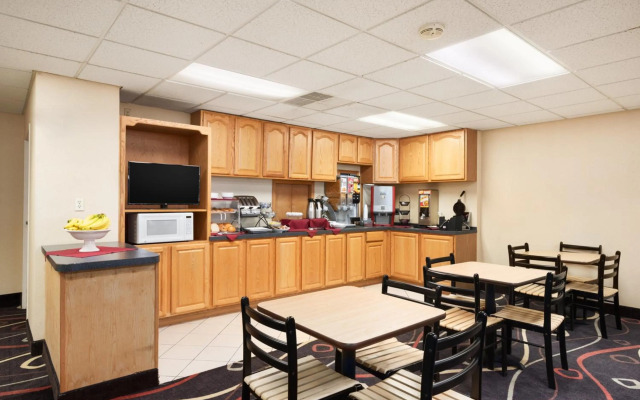 Travelodge by Wyndham Sturgis