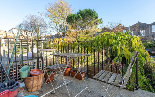 Spacious and Bright 2 Bedroom Flat in Kentish Town