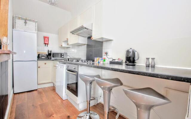 Cosy 2 Bedroom Apartment - Flat 3 Queens Square Brighton