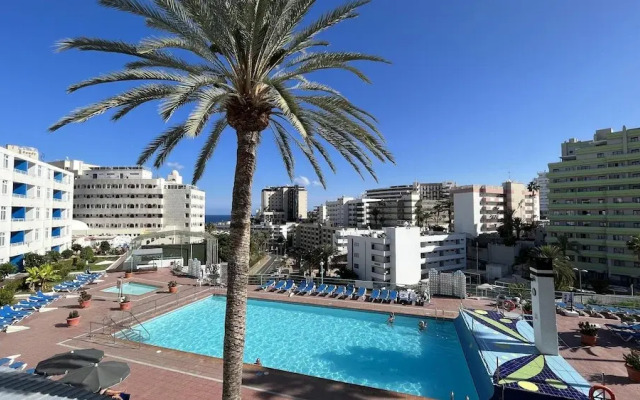 Renovated Apartment by the Beach and Yumbo Centre