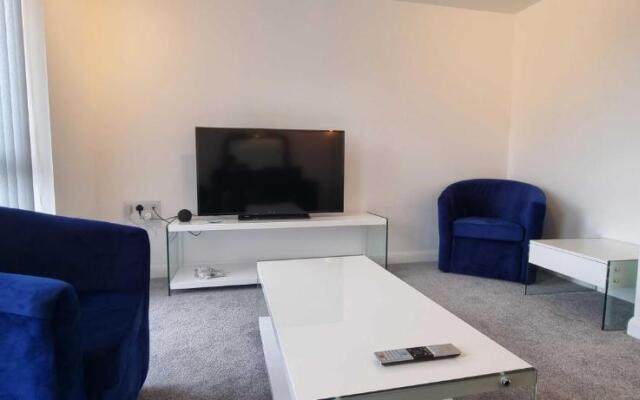 Near City Centre 4 Bed 2 Bath House with Parking, Digbeth, Birmingham