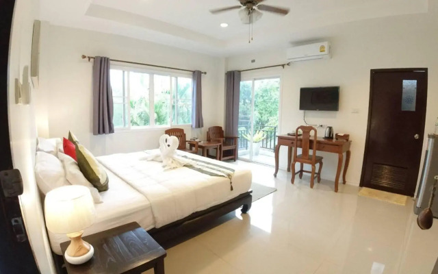Baan Klangsuan Bang Korbua