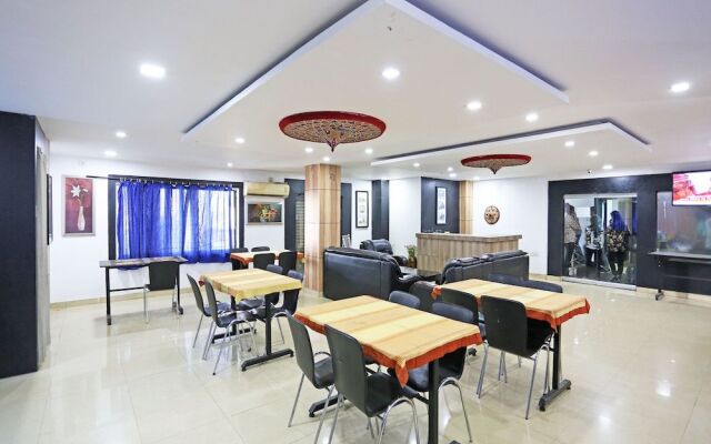 OYO 2794 Hotel Plaza Inn