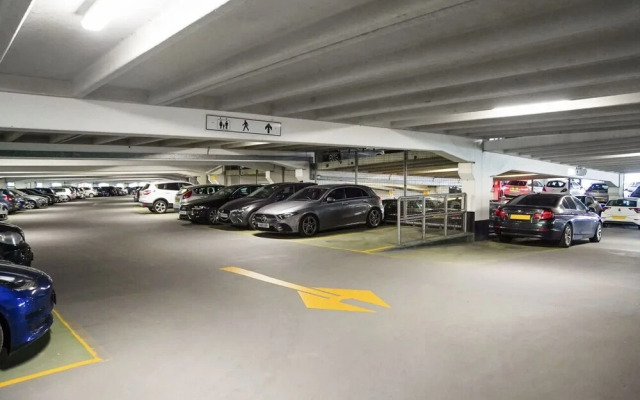 Deluxe City Apt, Riverside Canal View&free Parking