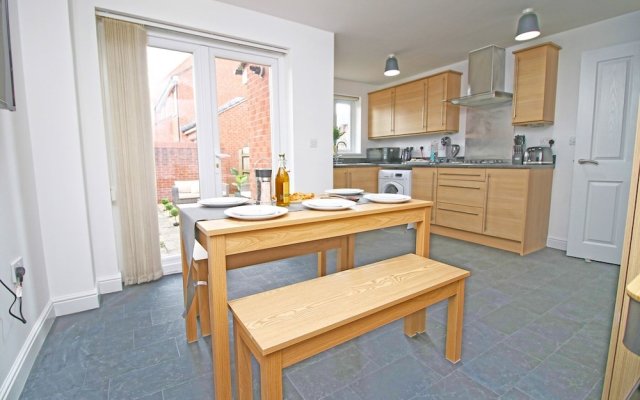 Isla House - Newport City Centre - Sleeps 7