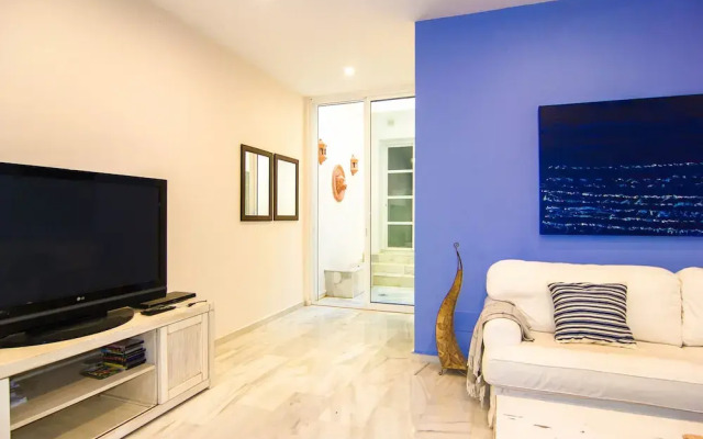 OleHolidays Azalea Playa junto a Puerto Banús