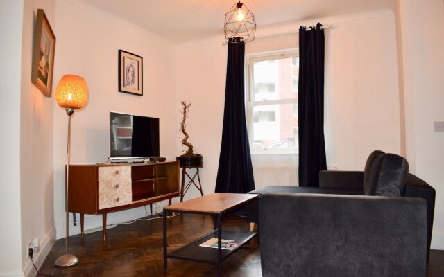 Renovated 2 Bedroom Home in The Liberties