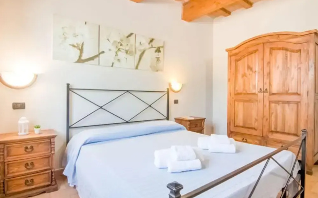 Cozy Farmhouse in Apecchio with Hot Tub