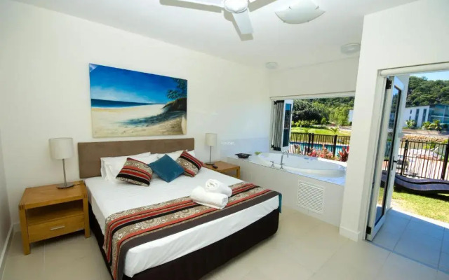 Beachside Magnetic Harbour Holiday Apartments