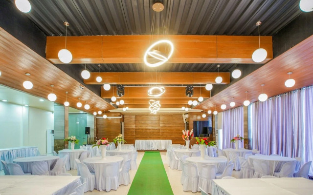 OYO 489 Casa Mia Hotel Suites