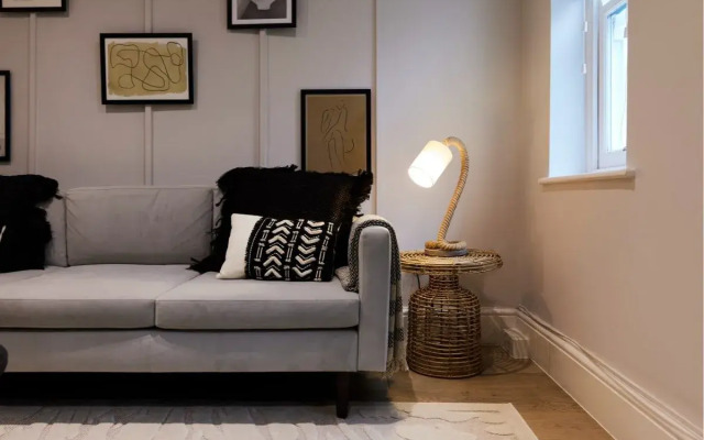 The Fichley Hideaway - Glamorous 2Bdr Flat With Patio