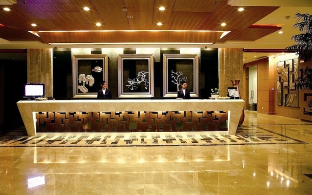 Phoenix Regalia Hotel Chain Chunxi Branch