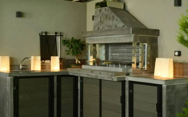 Damona 2BR Luxury Home With Garden