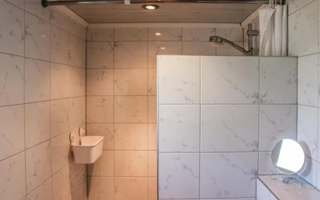 Stunning Home in Bruinisse With 3 Bedrooms and Wifi