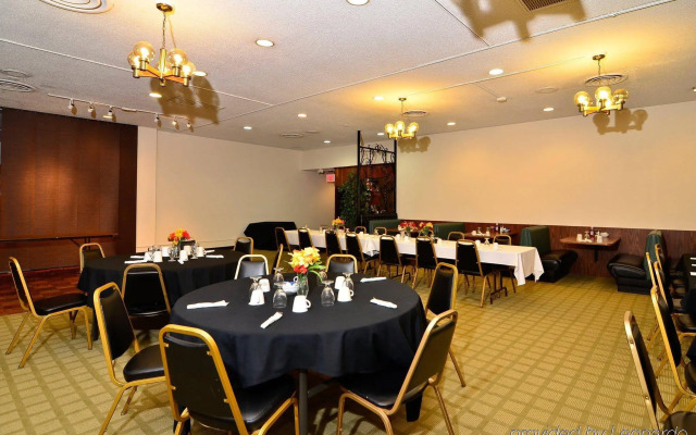 OYO Hotel St. Helens, OR