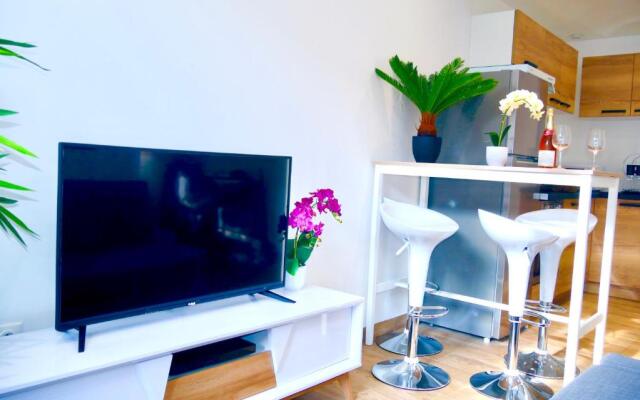 Oasis Au Coeur de Ville Sens (Adults Only)