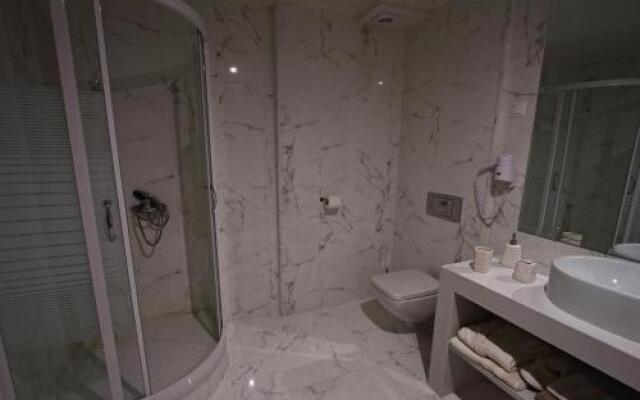 Siris Hotel