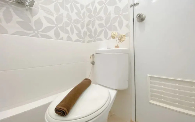 Minimalist and Cozy 1BR Green Bay Pluit Apartment