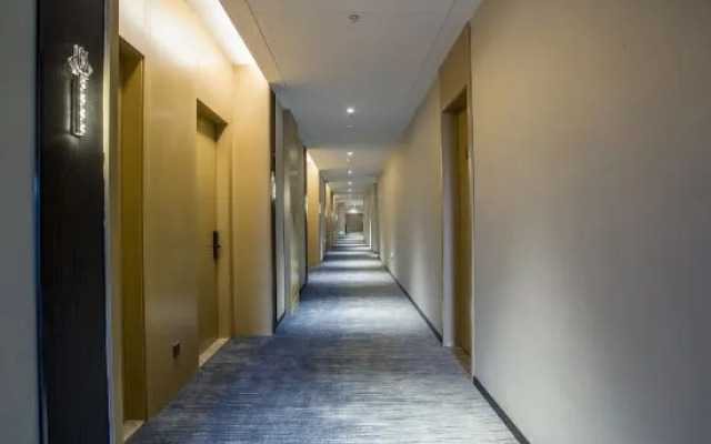 Magnotel (Zhenjiang South Railway Station Greenland Plaza Branch)