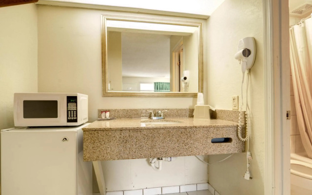 Key West Inn - Newport News
