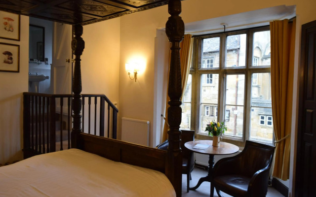 Noel Arms Hotel