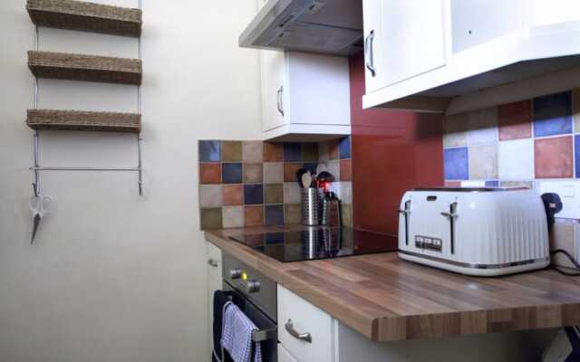 2 Bedroom Apartment With Free Parking