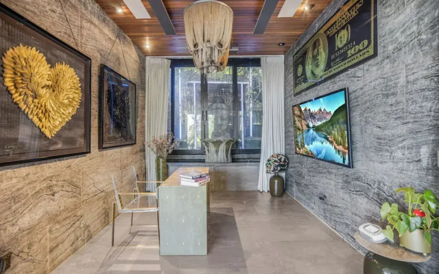 Villa Kaleida - Sleek Modern Sunset Villa With Eclectic Style & Infinity Pool