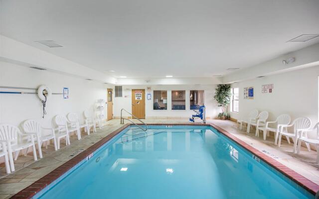 Comfort Inn Walcott near Davenport
