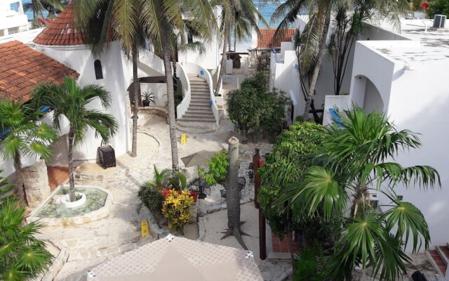 Pelicano Inn Playa del Carmen - Beachfront Hotel