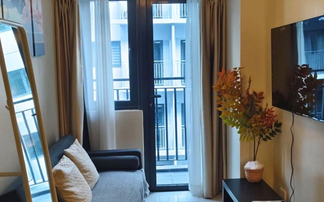 Live Just Steps Away From Mall of Asia
