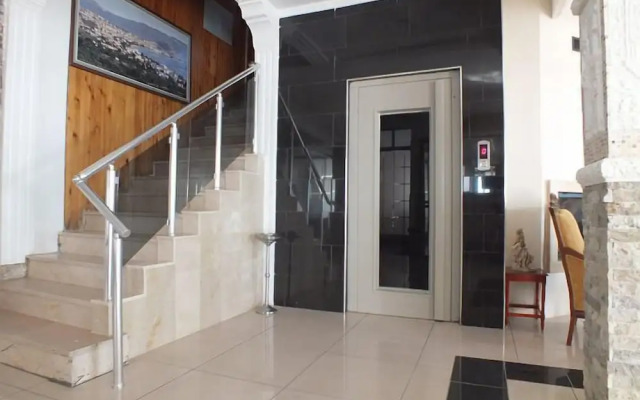 Acet Hotel
