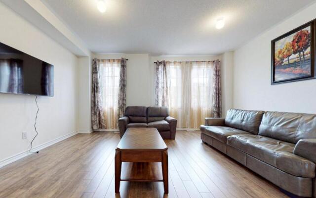 Elegant 3-bedroom House - Bowmanville