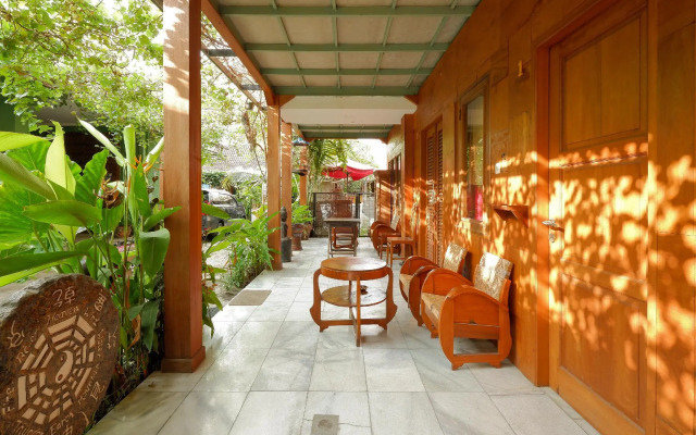 OYO 4016 Tan Jokteng Guest House