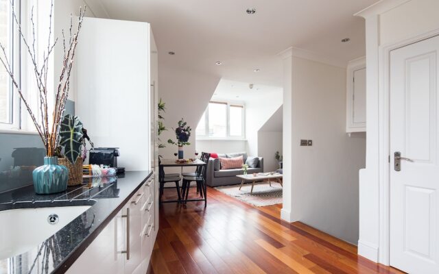 The Cromwell Road Escape - Modern & Central 1BDR Flat with Rooftop Terrace