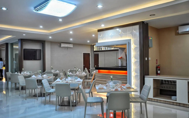 Rangkayo Basa Halal Hotel