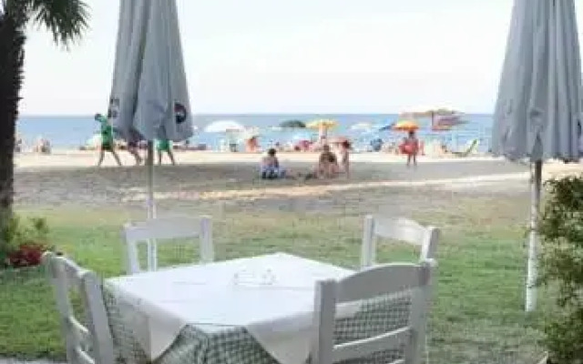 Heraklia Beach Camping & Apartments