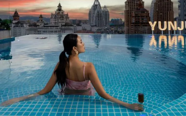 Cloud Dwelling Sky Pool Resort (Xishuangbanna West Shuangjing Xingguang Night Market Branch) – Pool – Xishuangbanna