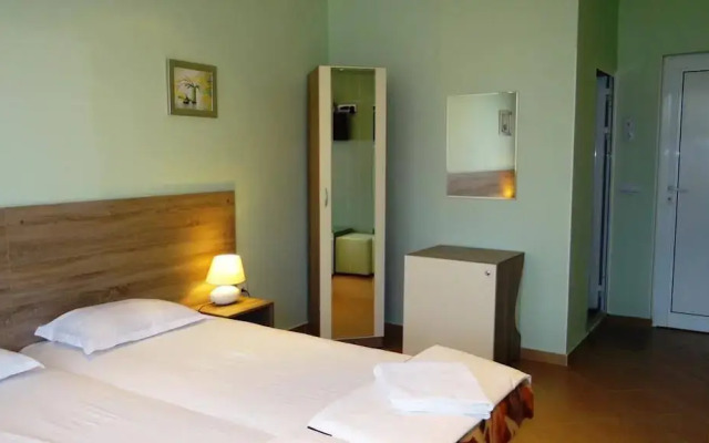 Guest Rooms Kom