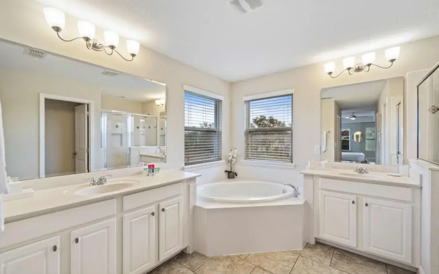 4131 Oaktree Drive