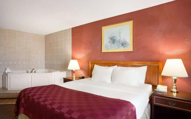 Days Inn & Suites by Wyndham Elyria