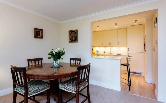 Battersea Dock Hideaway