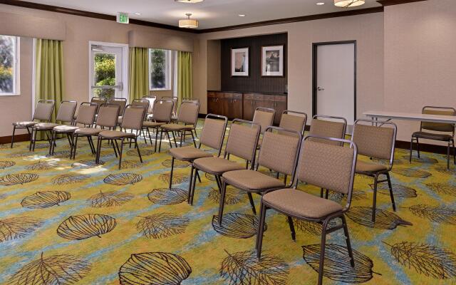 Holiday Inn Express Hotel & Suites River Park by IHG