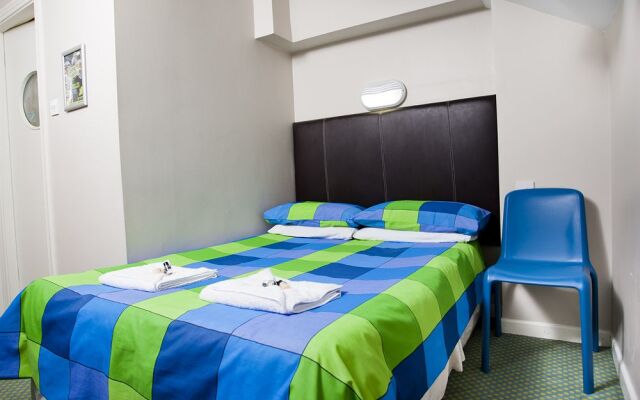 Snoozles Hostel