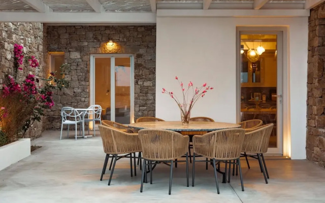 Epic Twin Luxurious 14 Bedrooms Villa for 28