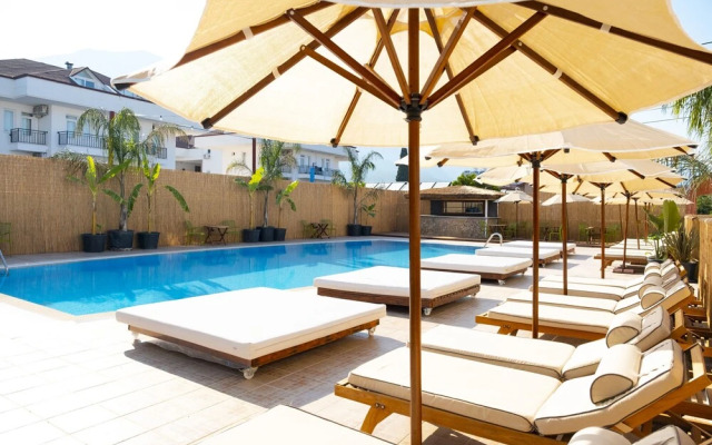 Esquire Hotel & Lounge