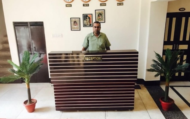 Hotel Dharohar Palace