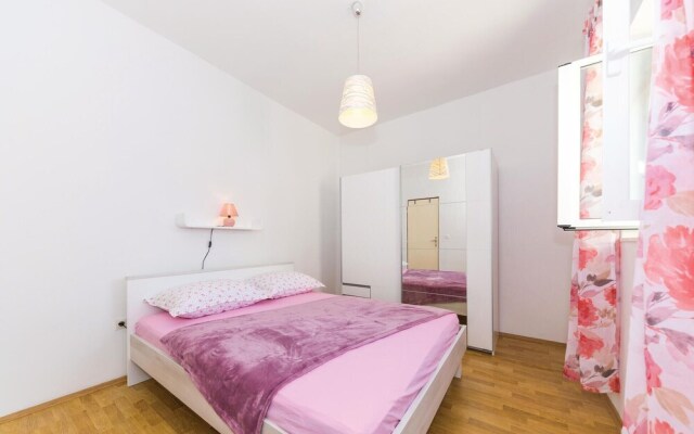 Amazing Home in Vinisce With Wifi and 2 Bedrooms